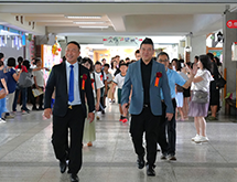 校長及會長帶領畢業生校園巡禮